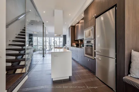 291 Roxton Rd, Toronto, ON M6G 3R1