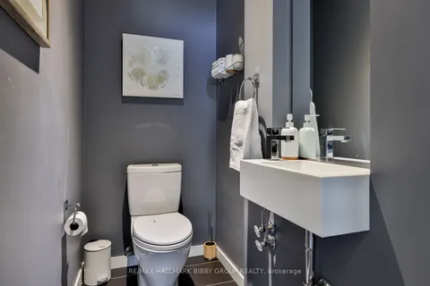 291 Roxton Rd, Toronto, ON M6G 3R1