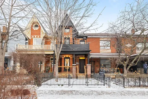 121 Major St, Toronto, ON M5S 2K9