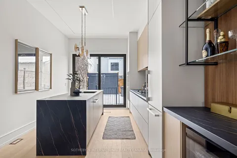 121 Major St, Toronto, ON M5S 2K9