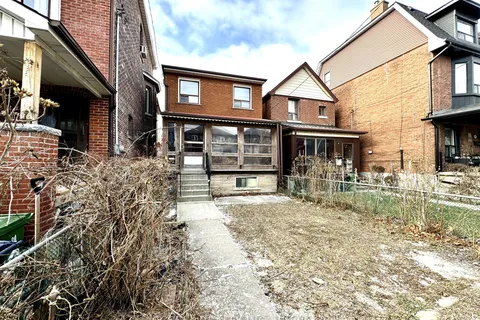 684 Manning Ave, Toronto, ON M6G 2W4