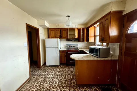 684 Manning Ave, Toronto, ON M6G 2W4