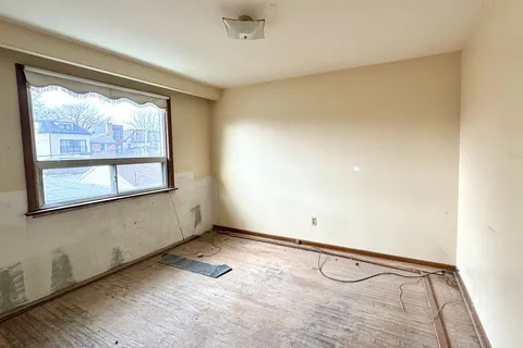 684 Manning Ave, Toronto, ON M6G 2W4