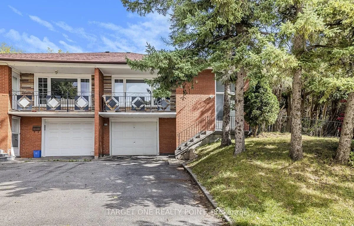 205 Pineway Blvd, Toronto, ON M2H 1B4