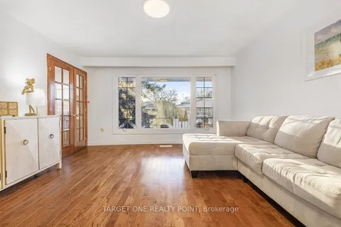 205 Pineway Blvd, Toronto, ON M2H 1B4