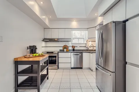 72 De Quincy Blvd, Toronto, ON M3H 1Y7