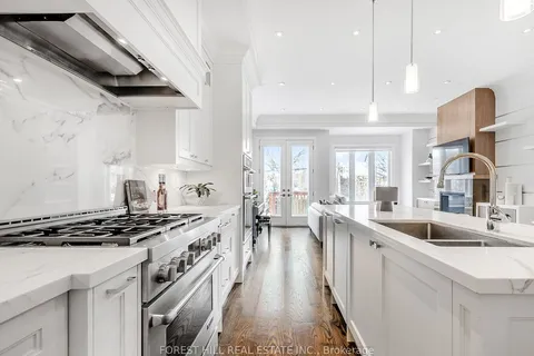 136 Church Ave, Toronto, ON M2N 4G2