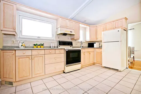 22 Lisburn Cres, Toronto, ON M2J 2Z5