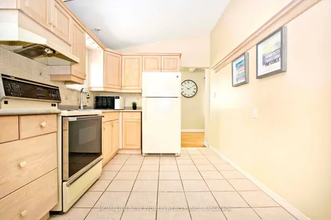 22 Lisburn Cres, Toronto, ON M2J 2Z5