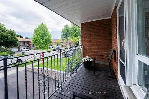 254 Apache Tr, Toronto, ON M2H 2W4