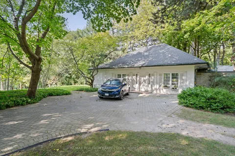 20 Park Lane Circ, Toronto, ON M3B 1Z7