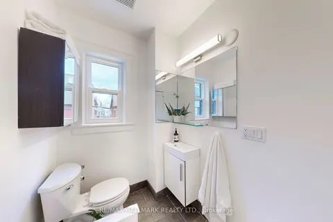 20 Glasgow St, Toronto, ON M5T 2B9