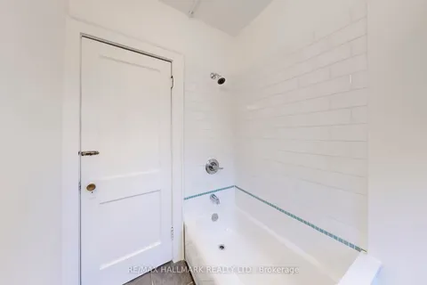 20 Glasgow St, Toronto, ON M5T 2B9