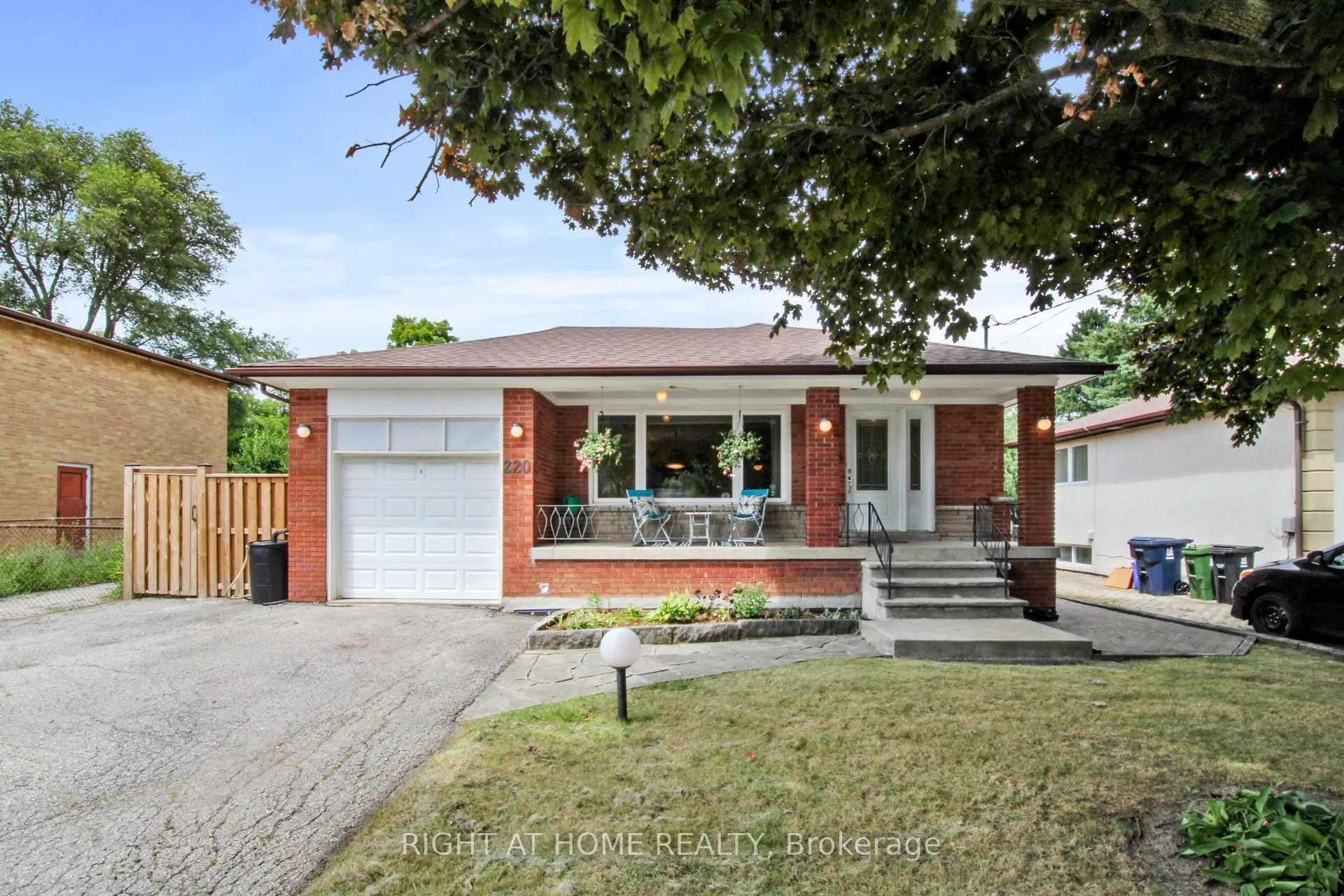 220 Homewood Avenue, Toronto, ON M2M 1K6