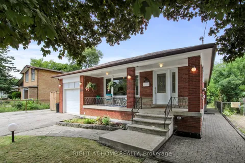 220 Homewood Avenue, Toronto, ON M2M 1K6