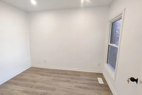 613 Dufferin St, Toronto, ON M6K 2B1