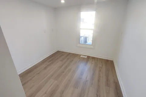 613 Dufferin St, Toronto, ON M6K 2B1