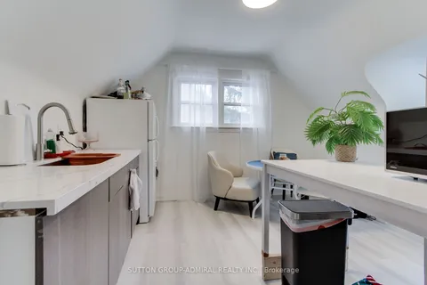 10 Dromore Cres, Toronto, ON M2R 2H5