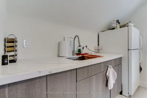 10 Dromore Cres, Toronto, ON M2R 2H5