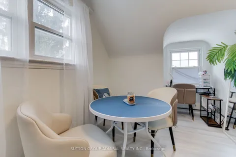 10 Dromore Cres, Toronto, ON M2R 2H5