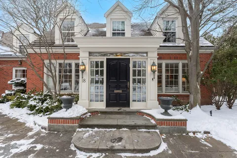 18 Old Colony Rd, Toronto, ON M2L 2J7