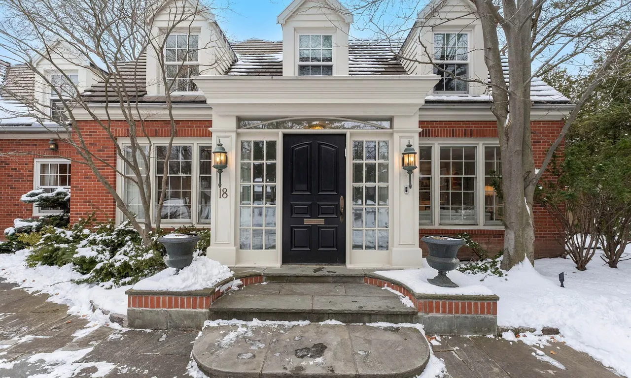 18 Old Colony Rd, Toronto, ON M2L 2J7