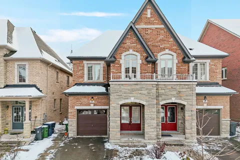 27 Goldthread Terr, Toronto, ON M3H 0B9