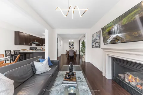 27 Goldthread Terr, Toronto, ON M3H 0B9