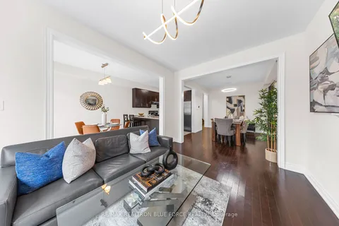 27 Goldthread Terr, Toronto, ON M3H 0B9