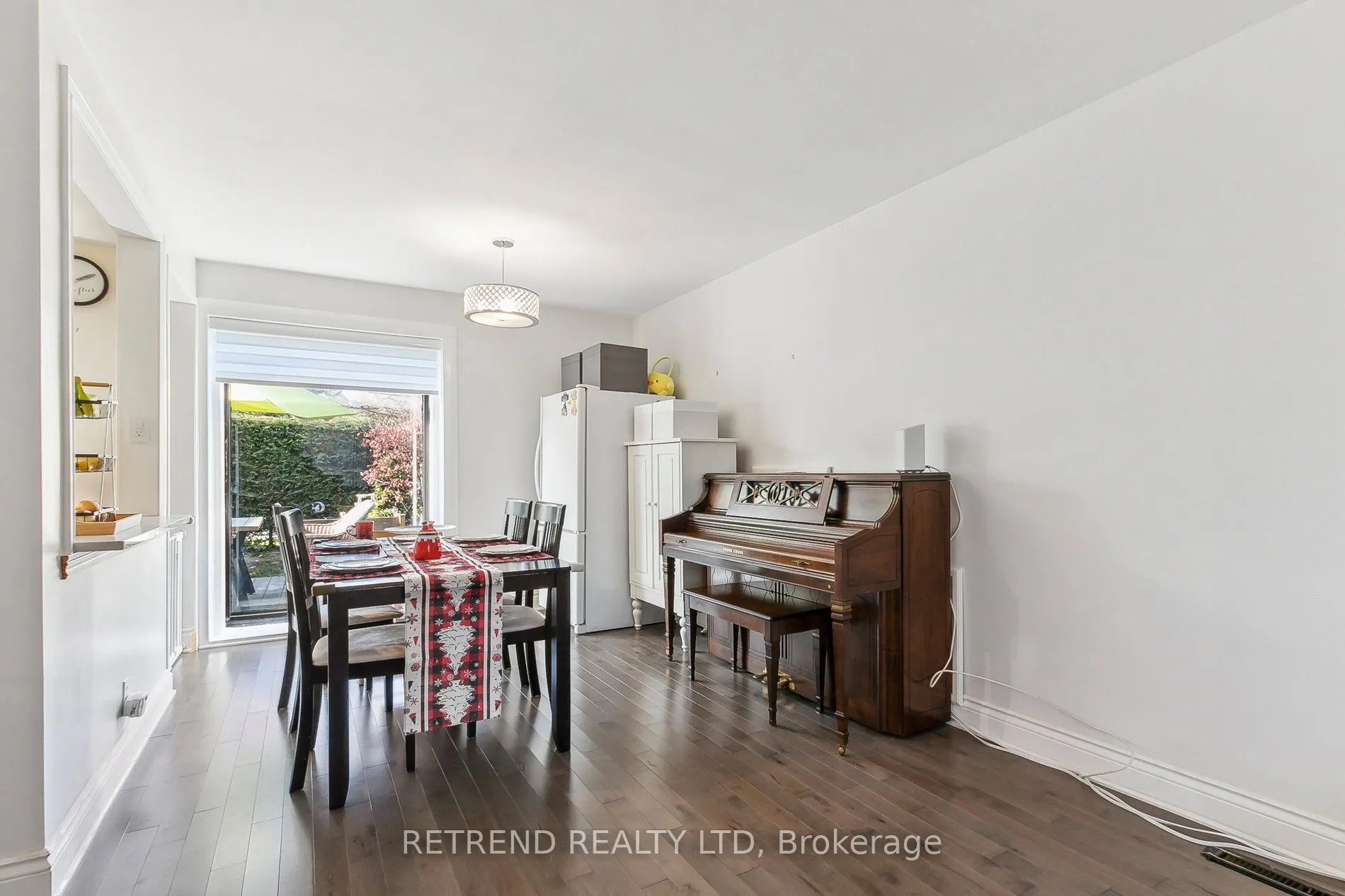 Condo Townhouse kitchen at 58 Broadpath Road Toronto