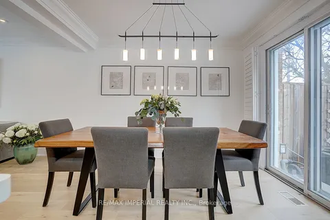 3 Guytoi Crt, Toronto, ON M3C 1Y1