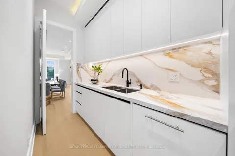 68 Lynnhaven Rd, Toronto, ON M6A 2K9