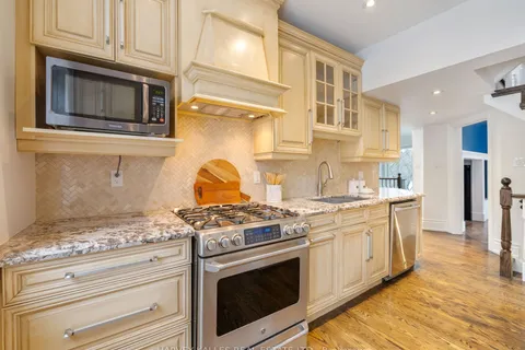 47 Glengowan Rd, Toronto, ON M4N 1G1