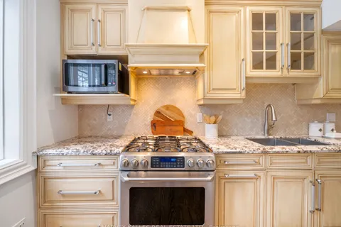 47 Glengowan Rd, Toronto, ON M4N 1G1