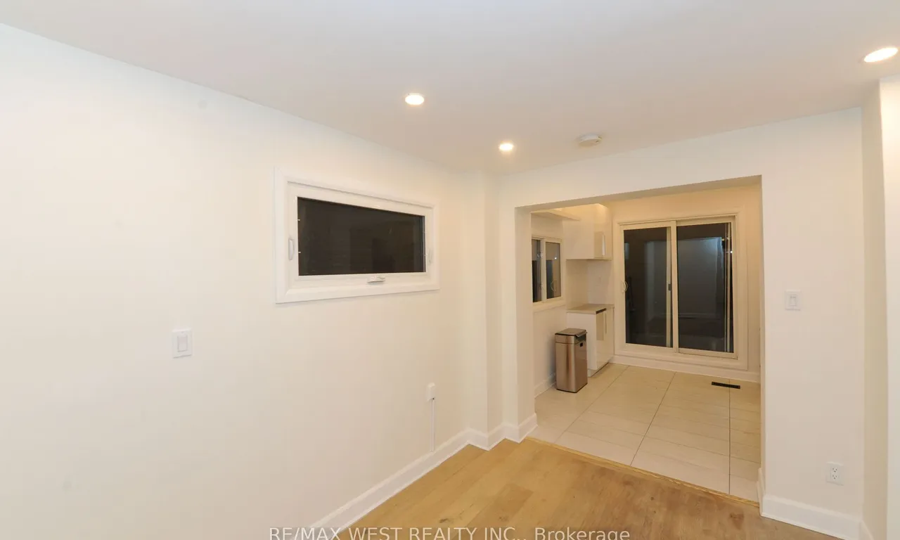 Att/Row/Twnhouse interior view at 25 Euclid Ave Toronto