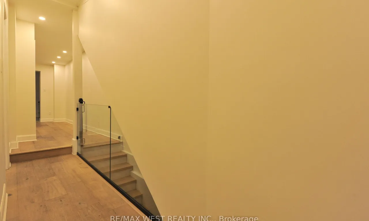 Att/Row/Twnhouse kitchen at 25 Euclid Ave Toronto