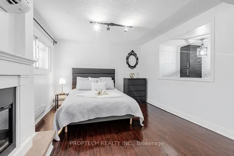 143 Silas Hill Dr, Toronto, ON M2J 2X8