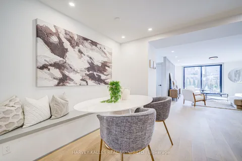 158 Eastbourne Ave, Toronto, ON M5P 2G6