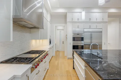 18 Ardmore Rd, Toronto, ON M5P 1V3