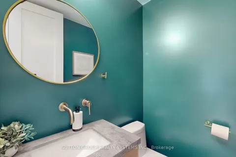 225 Christie St, Toronto, ON M6G 3B5