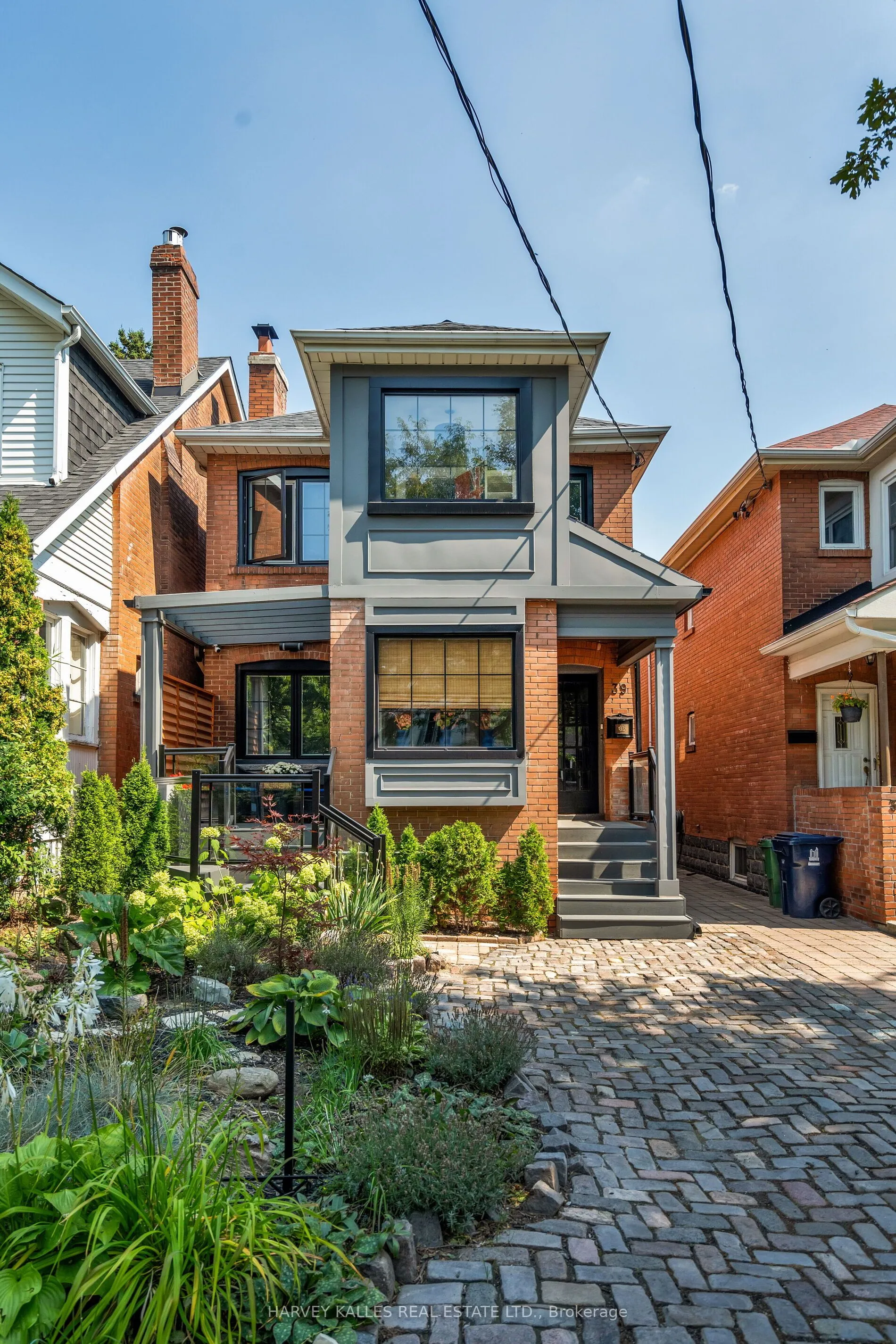 39 Standish Avenue, Toronto, ON M4W 3B2
