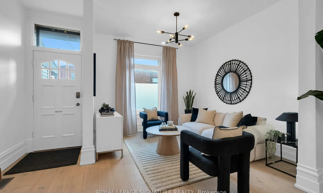 4 Treford Pl, Toronto, ON M6J 1Z5