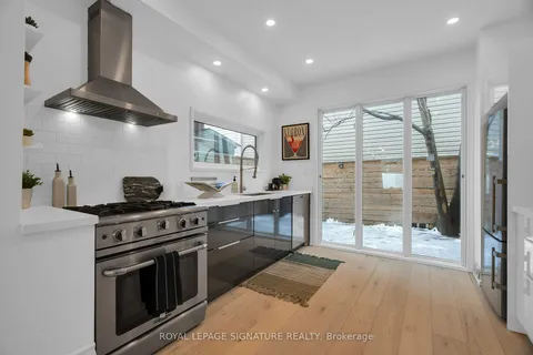 4 Treford Pl, Toronto, ON M6J 1Z5