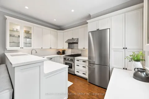 23 Cleveland St, Toronto, ON M4S 2V9