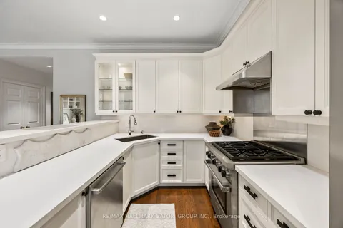 23 Cleveland St, Toronto, ON M4S 2V9