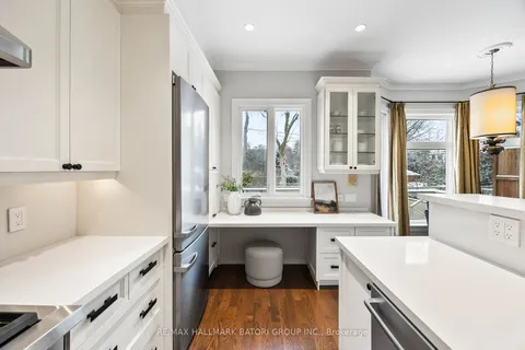 23 Cleveland St, Toronto, ON M4S 2V9