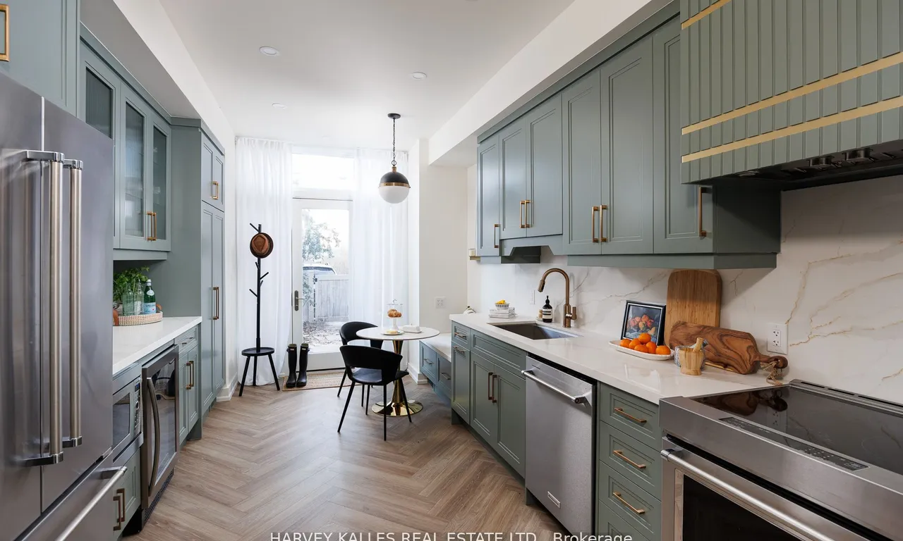 Att/Row/Twnhouse interior view at 158 Spruce St Toronto