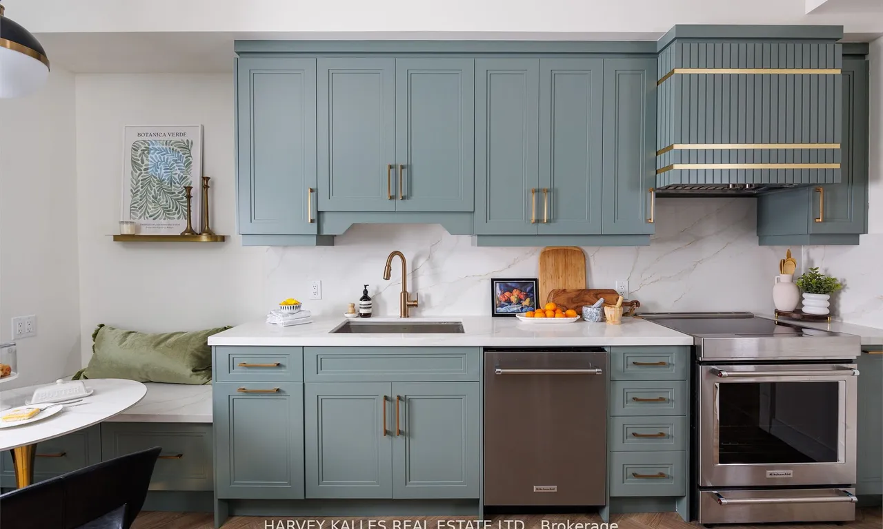 Att/Row/Twnhouse living room at 158 Spruce St Toronto