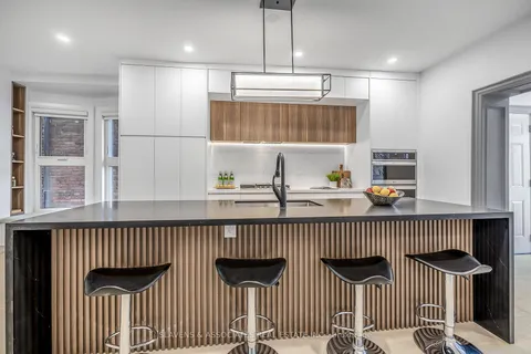 89 Concord Ave, Toronto, ON M6H 2P2