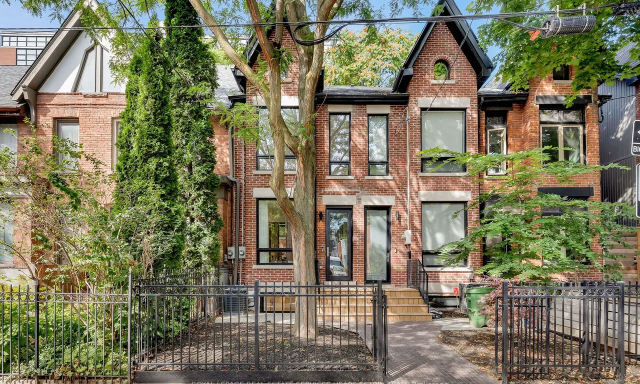 100 Sumach St, Toronto, ON M5A 3J9